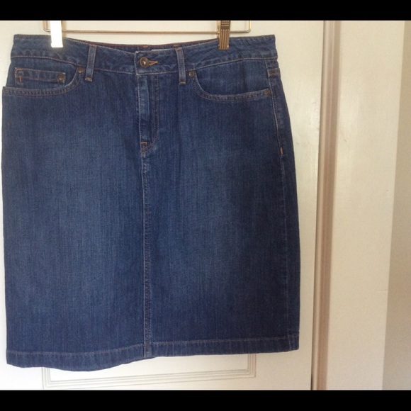 L.L. Bean Dresses & Skirts - LL Bean Blue Denim skirt 10 Med “Favorite Fit” 10